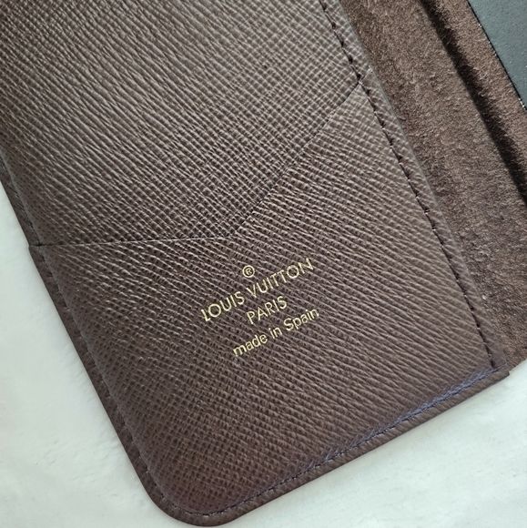 EUC Louis Vuitton monogram iPhone case 7/8 - Picture 6 of 6